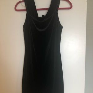 Black velvet bodycon night out dress!